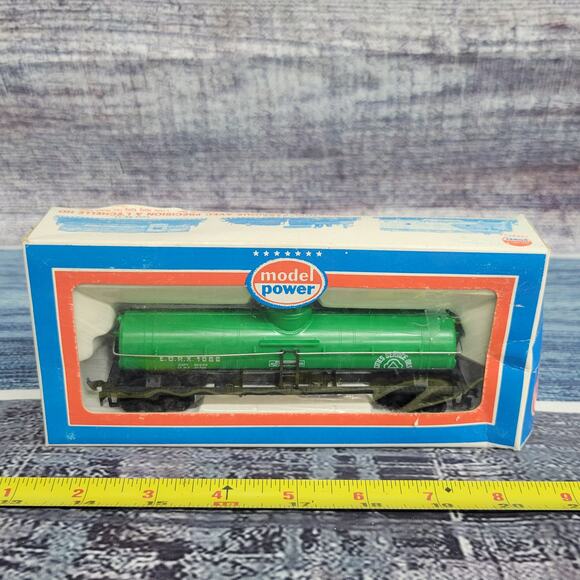 Model power H.O scale cities service oils green tanker train car - Picture 1 of 6